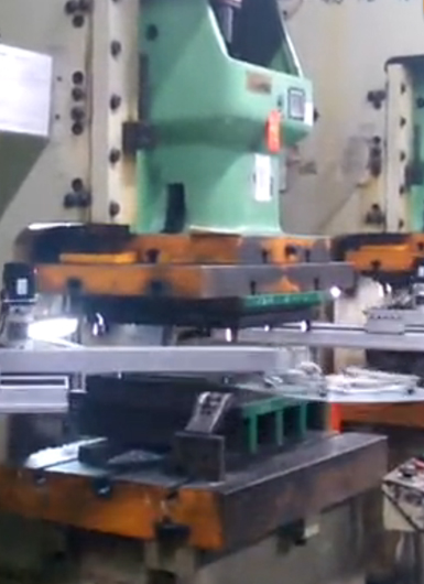 爾必地四軸沖壓機械手客戶現場視頻案例